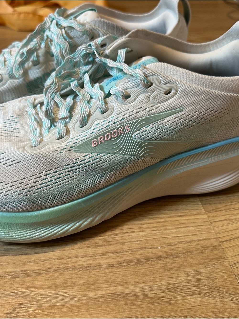 Women’s Brooks Adrenaline GTS 25 white/sea/aqua running shoes - Picture 2 of 5
